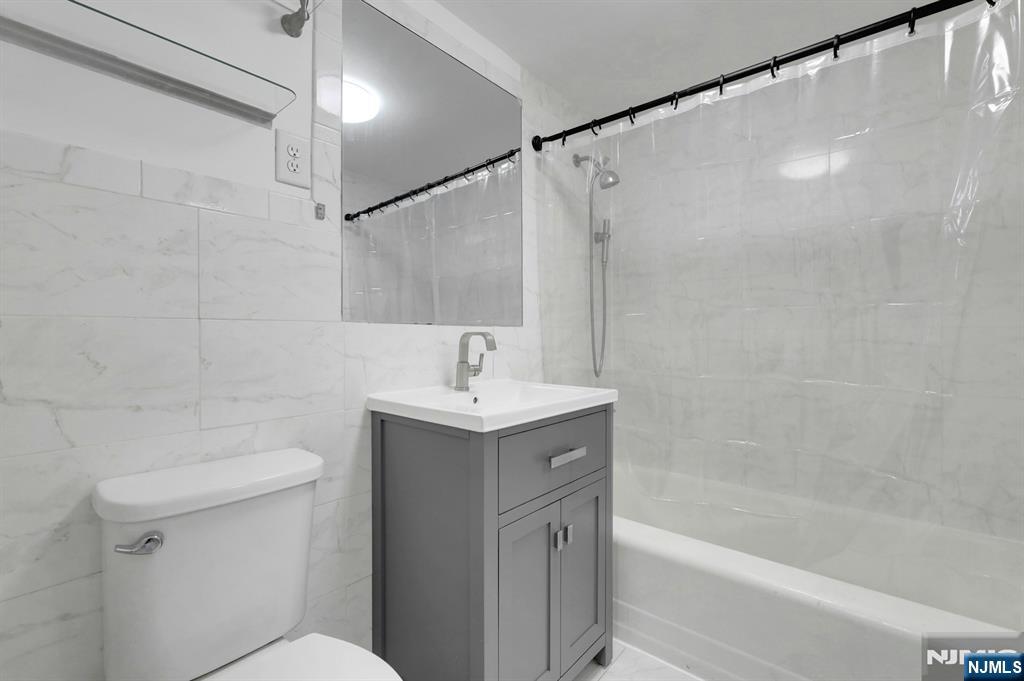 1 Horizon Road, Unit 609 Fort Lee, NJ 07024 - Photo 25 of 40 a bathroom with a sink toilet and shower