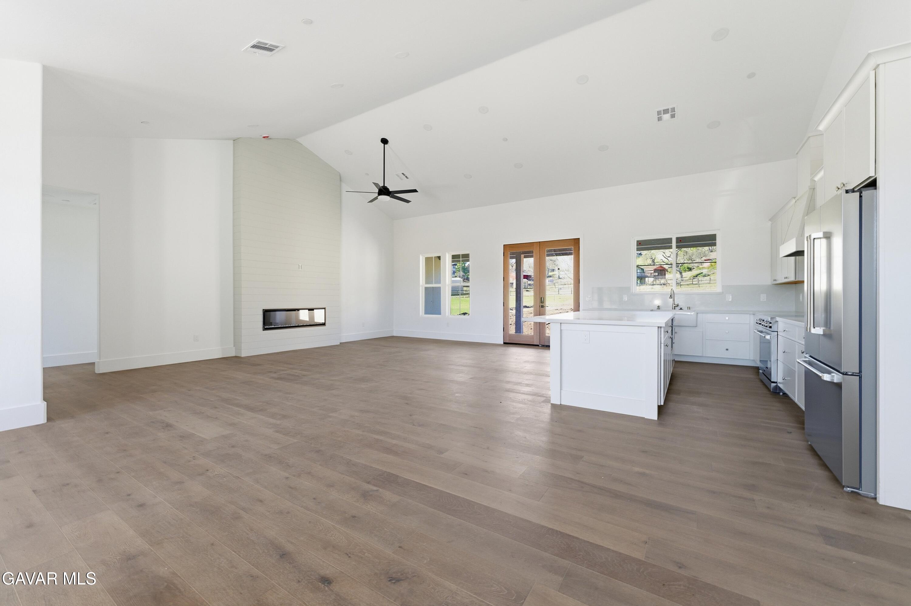 24401 Oaktree Court Tehachapi, CA 93561 - Photo 12 of 36 IMG_6552