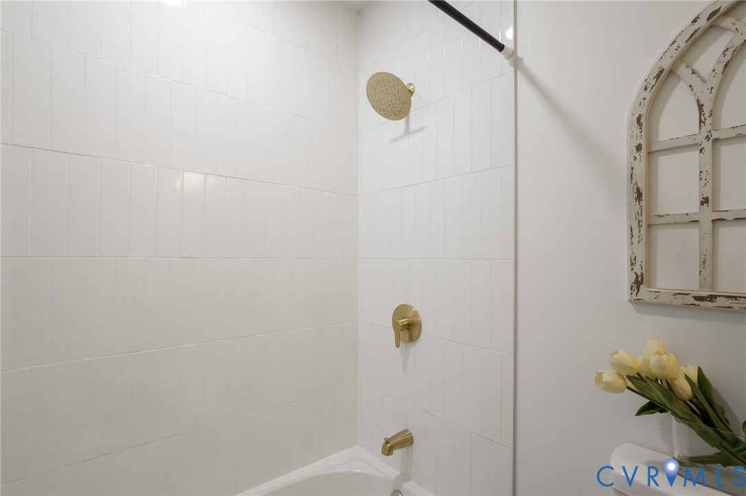 3056 Davis Mill Road Goochland, VA 23063 - Photo 34 of 46 Bathtub/shower combination featuring white subway