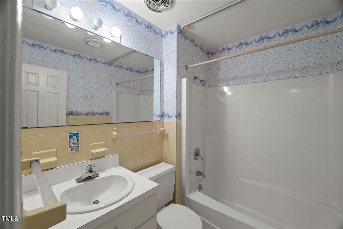 3025 Wycliff Road Raleigh, NC 27607 - Photo 29 of 40 29-P1290059