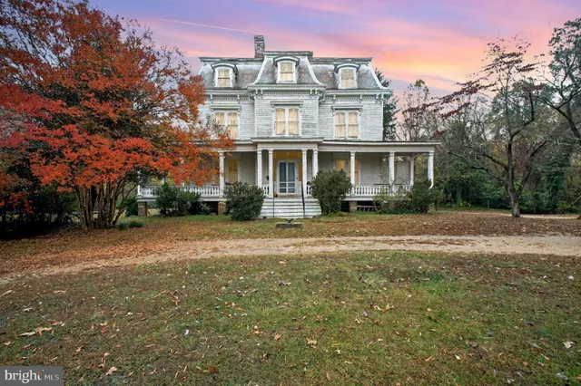 a front view of house with yard