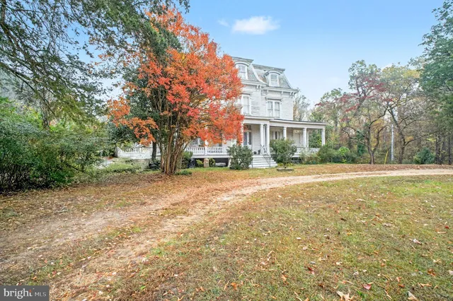 a view of house with yard