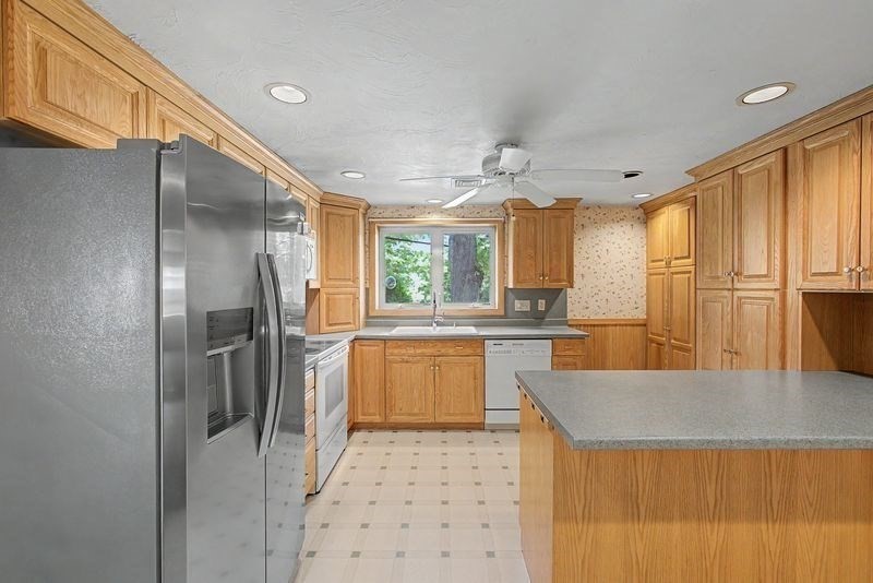 360 South Main Street Bellingham, MA 02019 - Photo 9 of 40