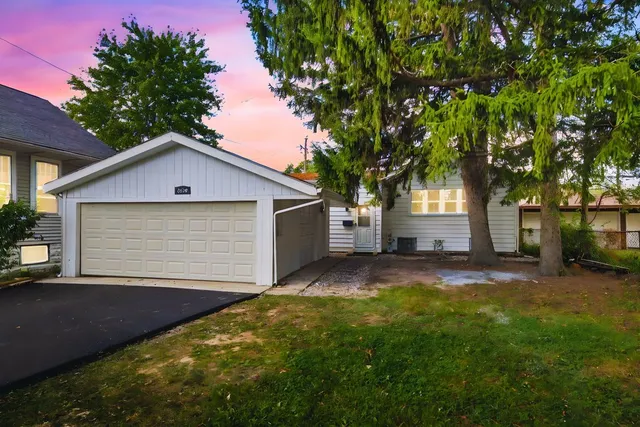 $2,350 | 2330 121st Street, Blue Island, IL 60406