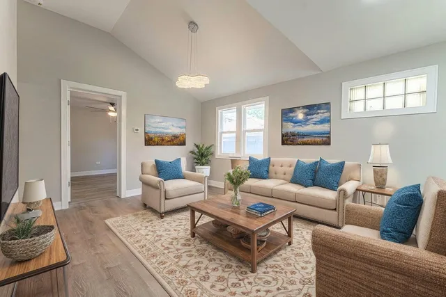 $2,350 | 2330 121st Street, Blue Island, IL 60406