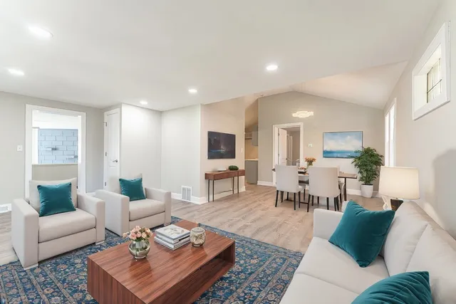 $2,350 | 2330 121st Street, Blue Island, IL 60406