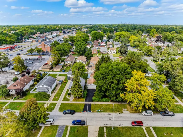 $2,350 | 2330 121st Street, Blue Island, IL 60406