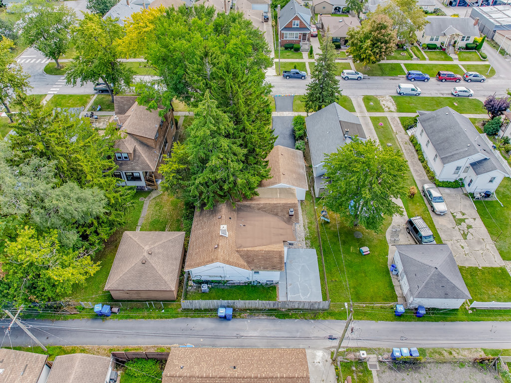 2330 121st Street Blue Island, IL 60406 - Photo 33 of 33 an aerial view of multiple houses with yard