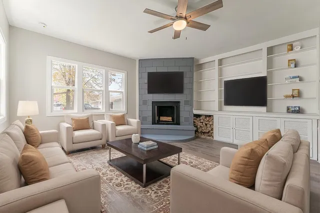 $2,350 | 2330 121st Street, Blue Island, IL 60406