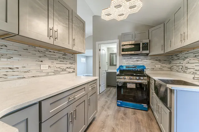 $2,350 | 2330 121st Street, Blue Island, IL 60406