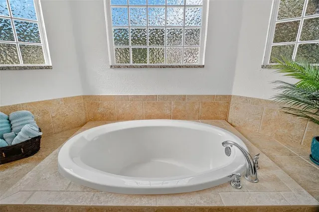 $379,999 | 11276 Southeast 170th Place, Summerfield, FL 34491