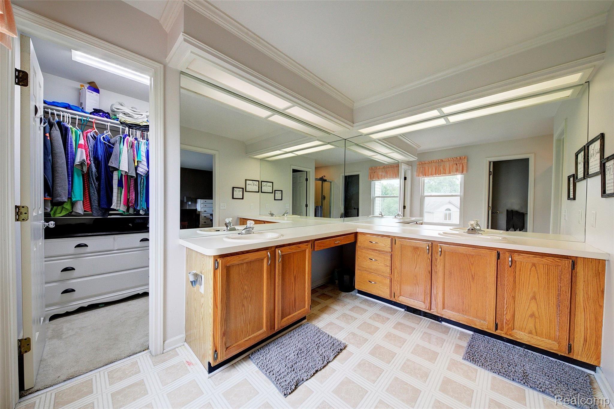 6853 Carlton Road Canton, MI 48187 - Photo 33 of 51 33 Master Bathroom.jpg
