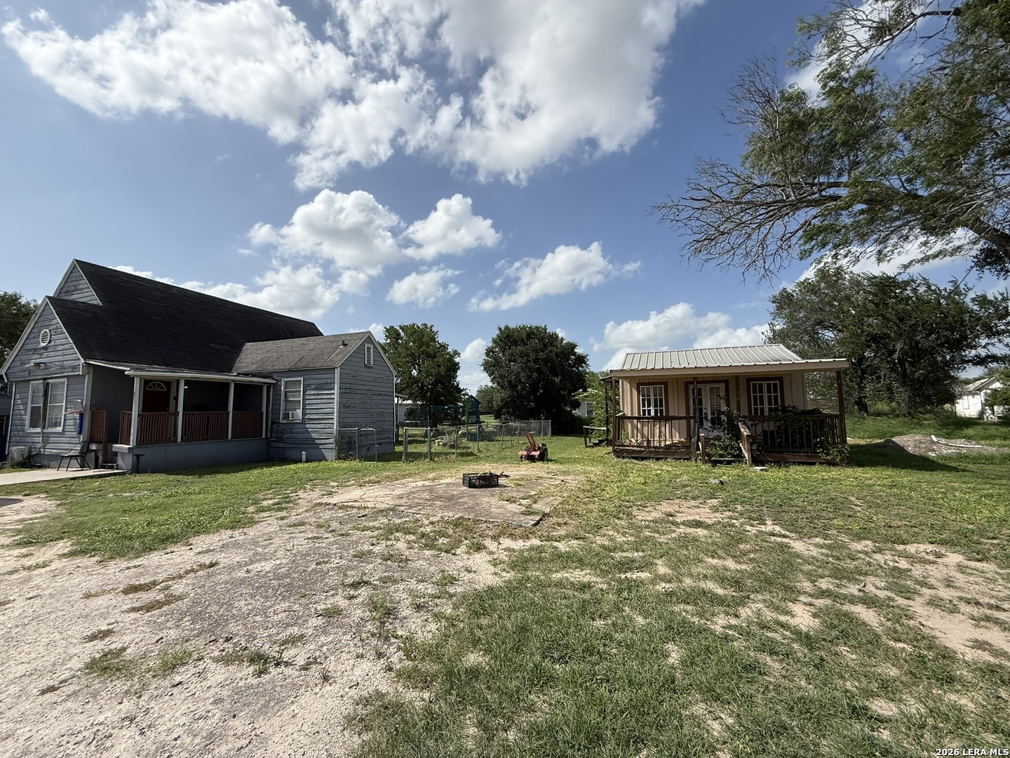 207 Mc Gloin Street Three Rivers, TX 78071 - Photo 2 of 15
