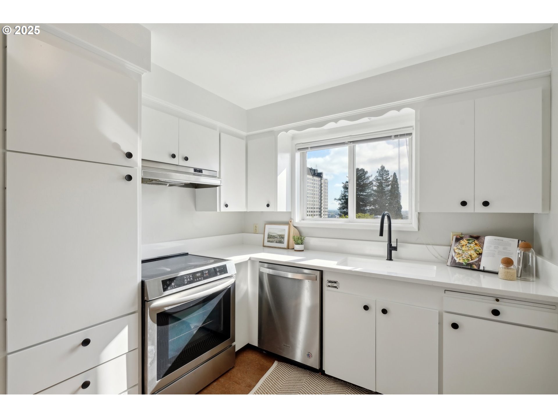 2355 Southwest Cedar Street, Unit 11 Portland, OR 97205 - Photo 17 of 32 Gallery Image 17