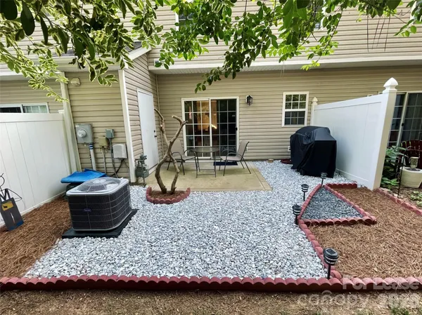 $1,950 | 8049 Stoneham Court, Matthews, NC 28105