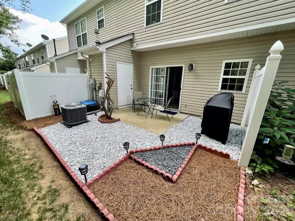 $1,950 | 8049 Stoneham Court, Matthews, NC 28105