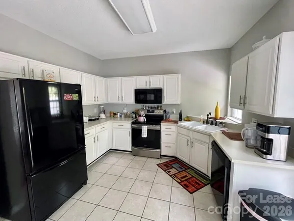 $1,950 | 8049 Stoneham Court, Matthews, NC 28105