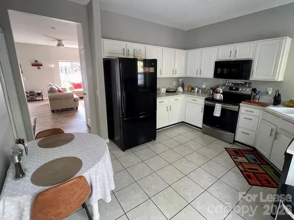 $1,950 | 8049 Stoneham Court, Matthews, NC 28105