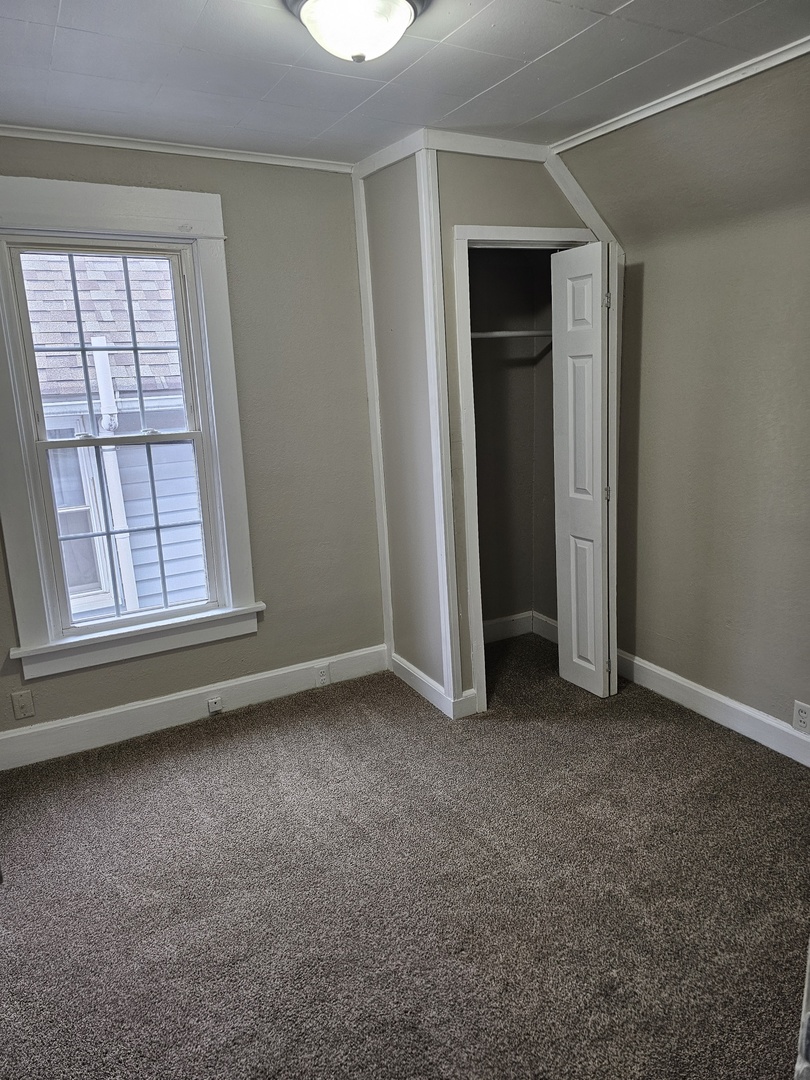 1114 25th Street Moline, IL 61265 - Photo 15 of 18 an empty room with windows