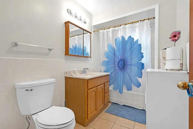 $575,000 | 7246 North Meade Avenue, Chicago, IL 60646