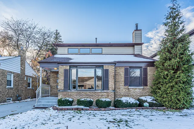$575,000 | 7246 North Meade Avenue, Chicago, IL 60646