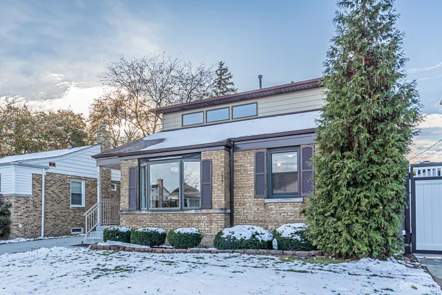 $575,000 | 7246 North Meade Avenue, Chicago, IL 60646