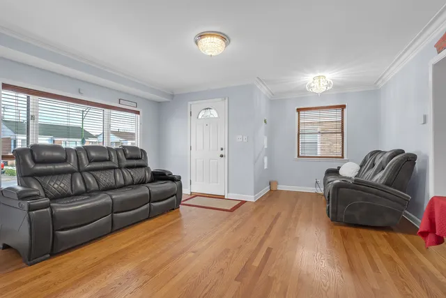 $575,000 | 7246 North Meade Avenue, Chicago, IL 60646