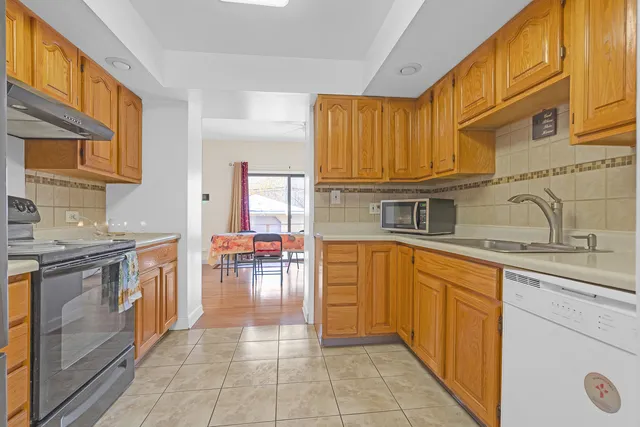 $575,000 | 7246 North Meade Avenue, Chicago, IL 60646