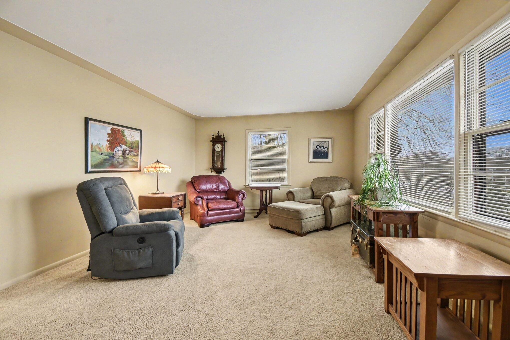 694 68th Street Southwest Byron Center, MI 49315 - Photo 13 of 40 021_file_9513
