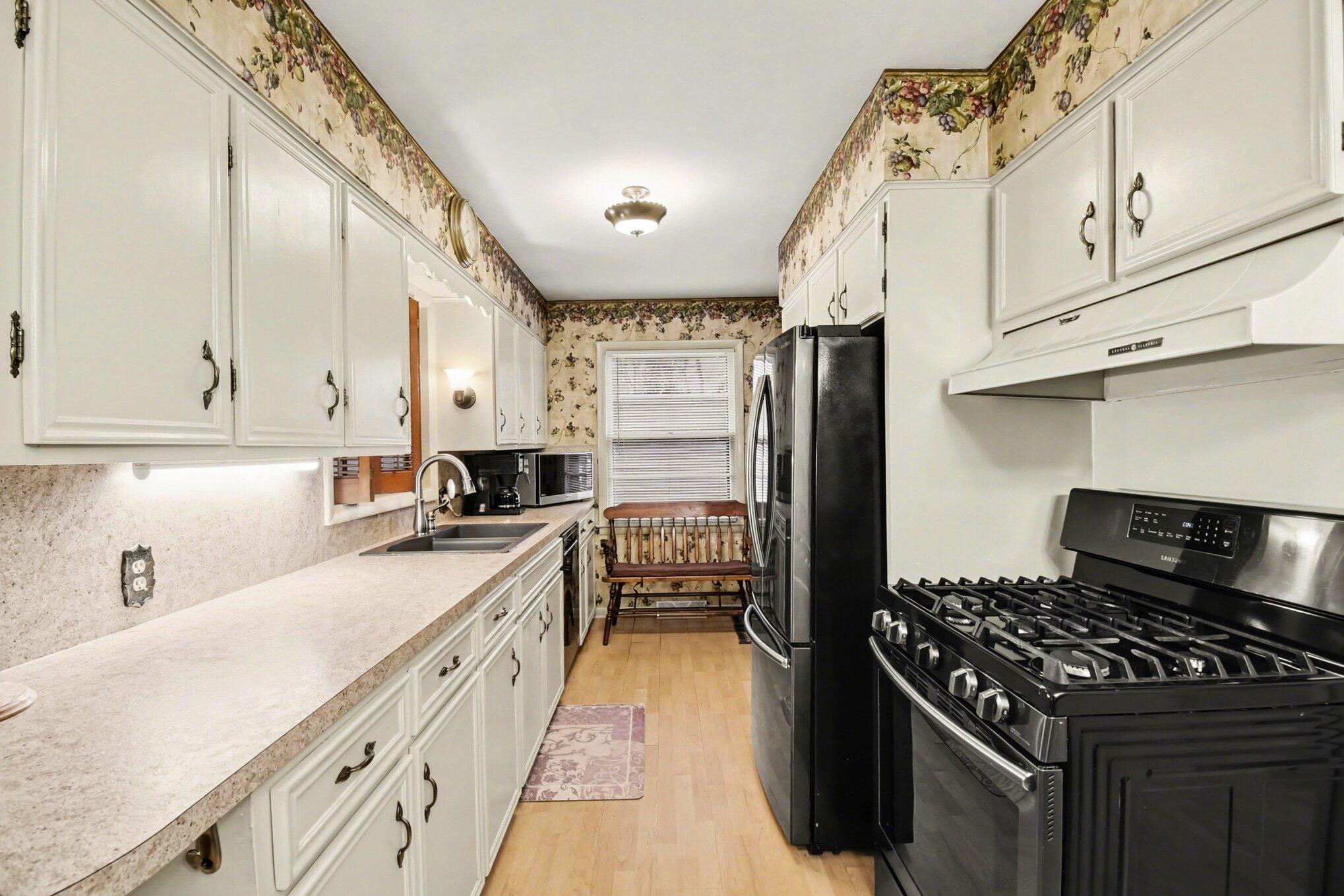 694 68th Street Southwest Byron Center, MI 49315 - Photo 18 of 40 011_file_7740