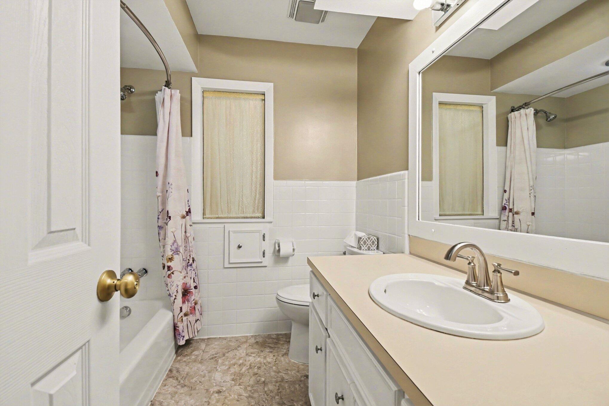 694 68th Street Southwest Byron Center, MI 49315 - Photo 24 of 40 015_file_5989