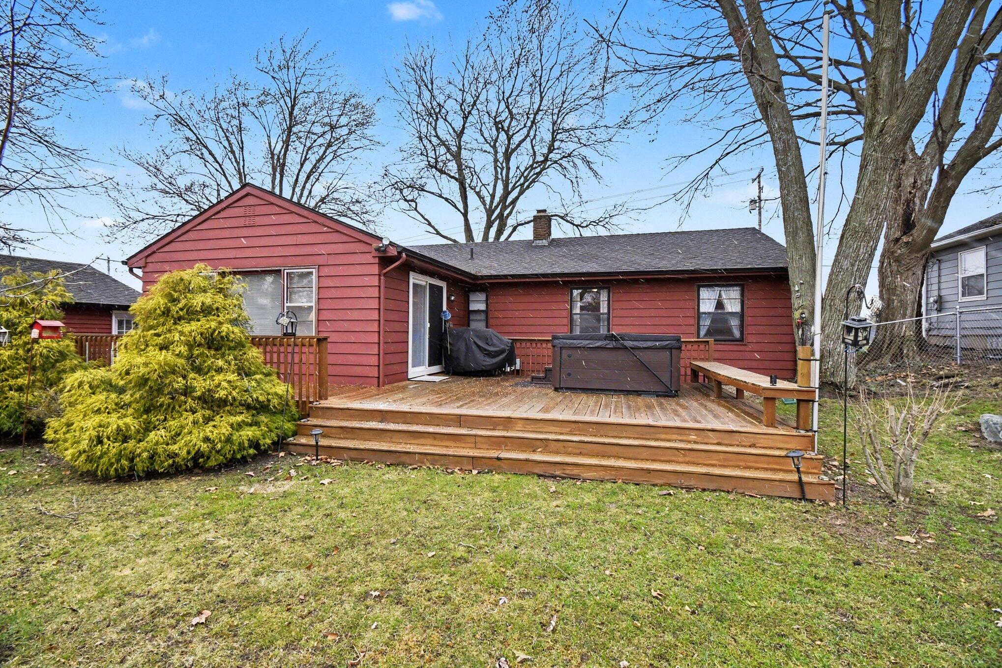 694 68th Street Southwest Byron Center, MI 49315 - Photo 7 of 40 035_file_5772