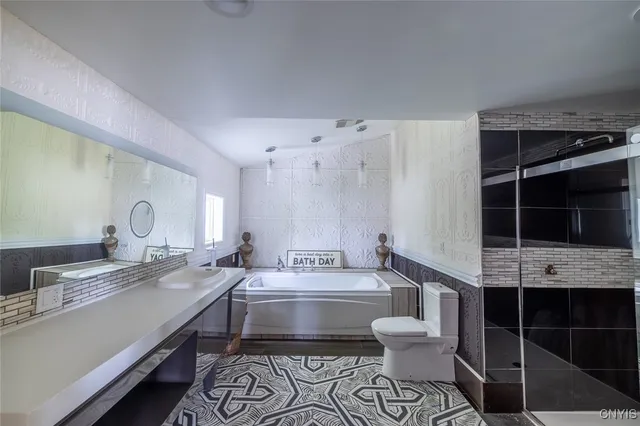 $915,000 | 1079 Highway 49, Constantia, NY 13028