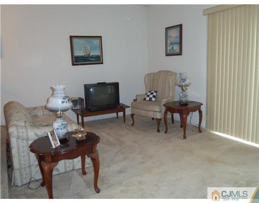 603 Maplecrest Road Edison, NJ 08820 - Photo 3 of 11