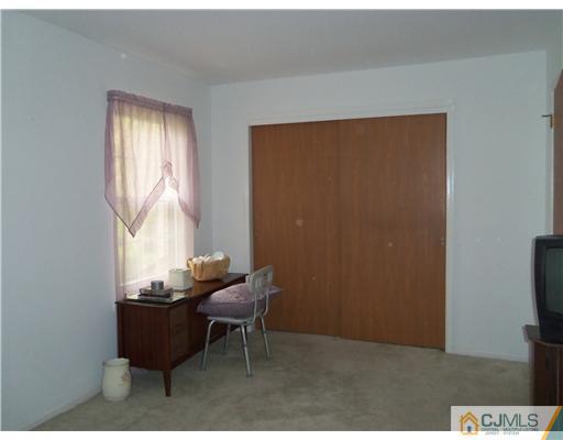 603 Maplecrest Road Edison, NJ 08820 - Photo 8 of 11