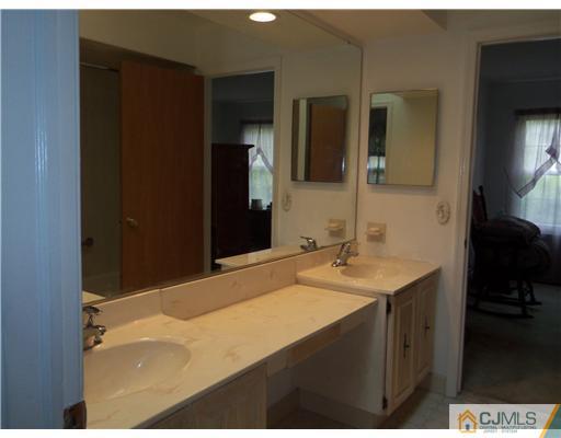 603 Maplecrest Road Edison, NJ 08820 - Photo 10 of 11