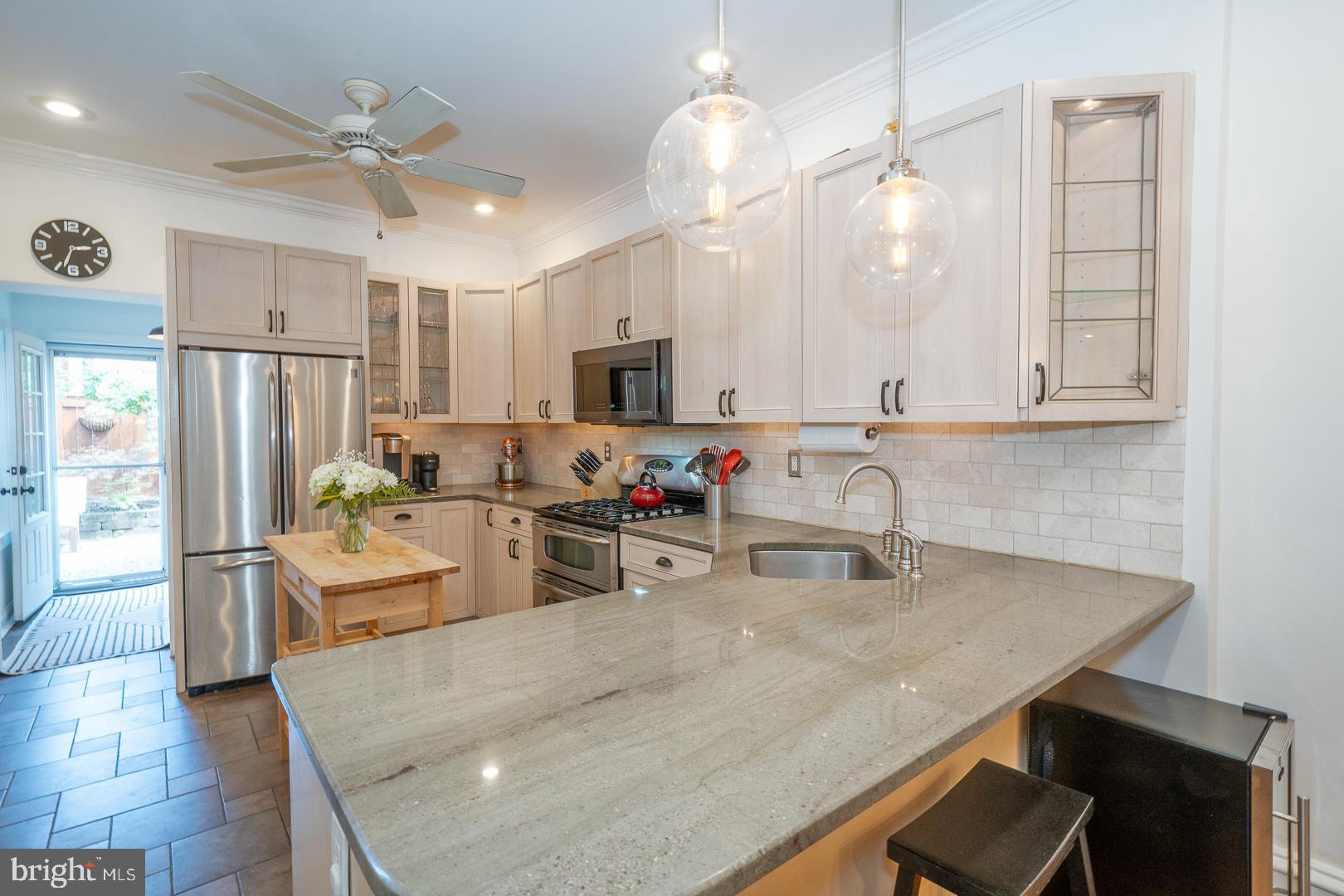 883 Pennock Street Philadelphia, PA 19130 - Photo 14 of 40
