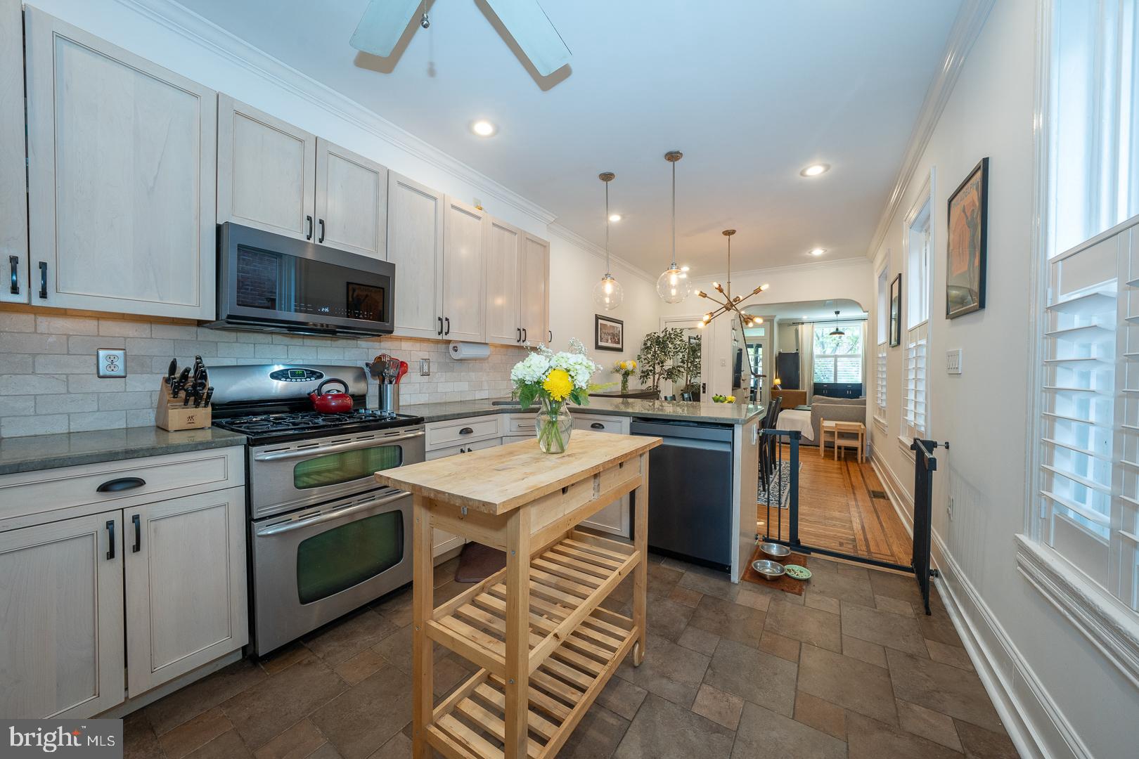 883 Pennock Street Philadelphia, PA 19130 - Photo 17 of 40