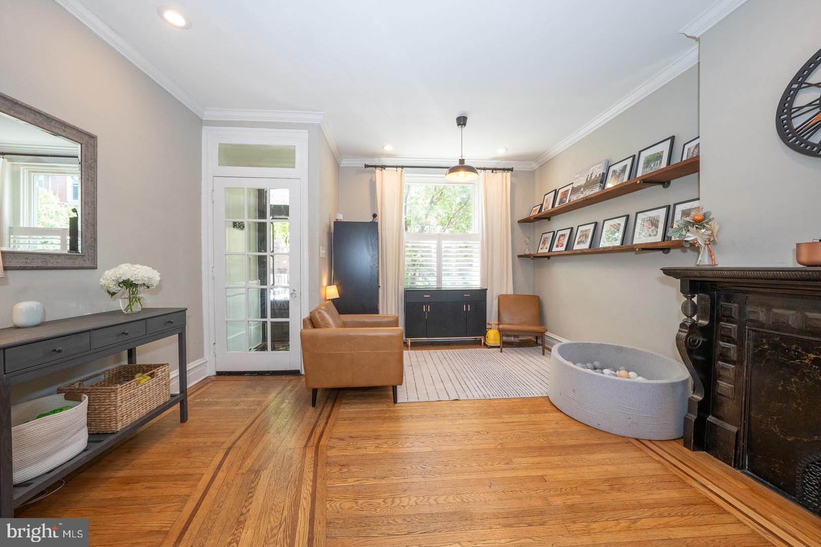883 Pennock Street Philadelphia, PA 19130 - Photo 4 of 40