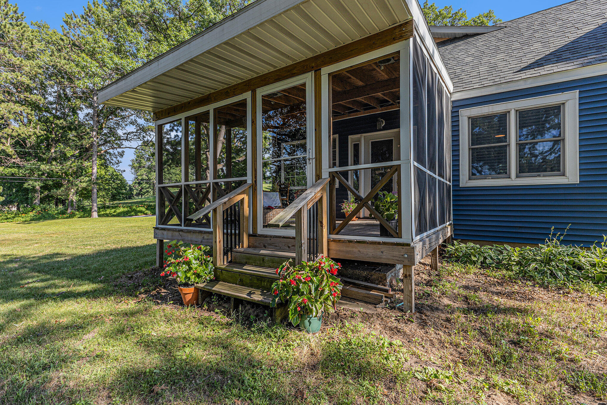 1941 North Shebel Road Michigan City, IN 46360 - Photo 3 of 33 2038x1359