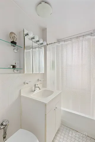 $575,000 | 325 West 45th Street, Unit 319 | Hell's Kitchen