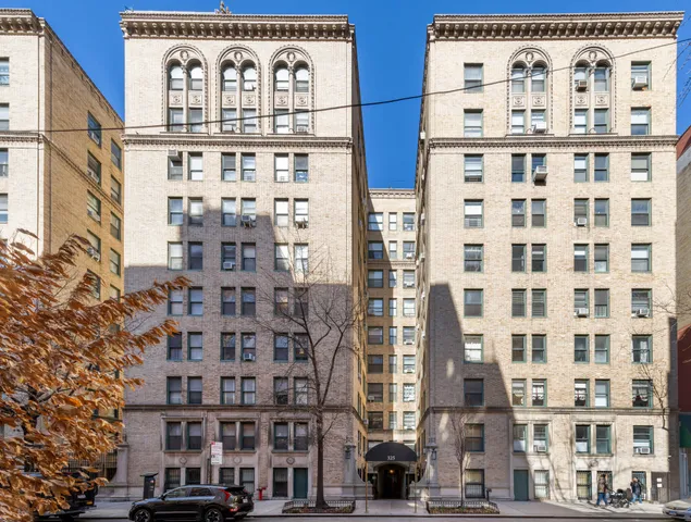 $575,000 | 325 West 45th Street, Unit 319 | Hell's Kitchen