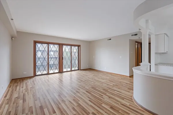 $325,000 | 5 South Pine Street, Unit 509, Mount Prospect, IL 60056