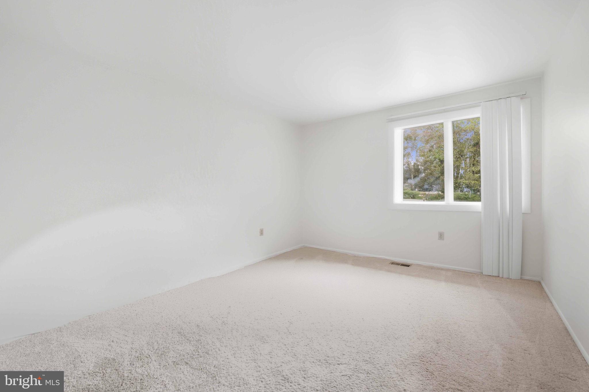258 North Cottage Road Sterling, VA 20164 - Photo 23 of 33 an empty room with a window