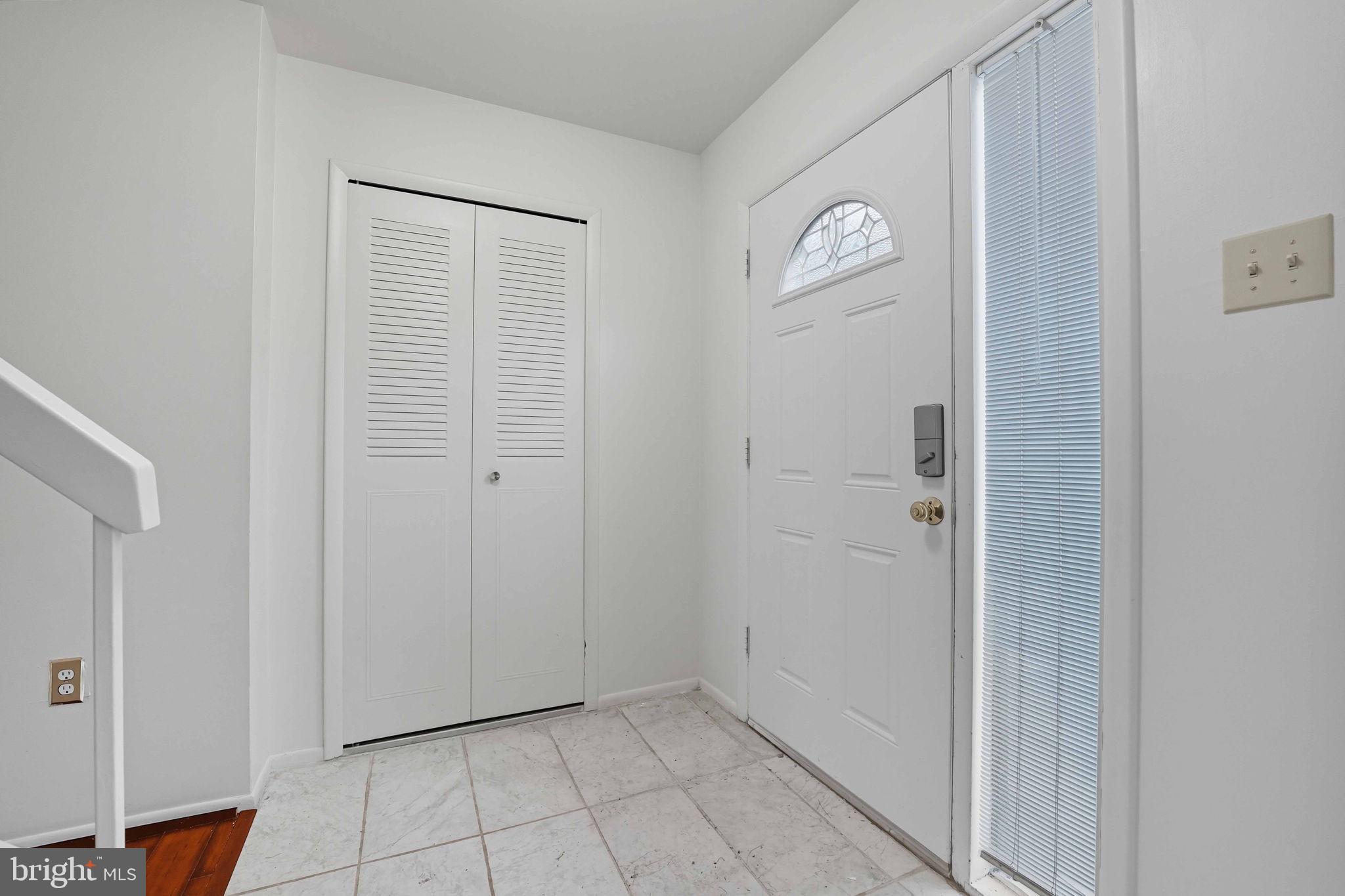 258 North Cottage Road Sterling, VA 20164 - Photo 3 of 33 a view of an entryway with hallway