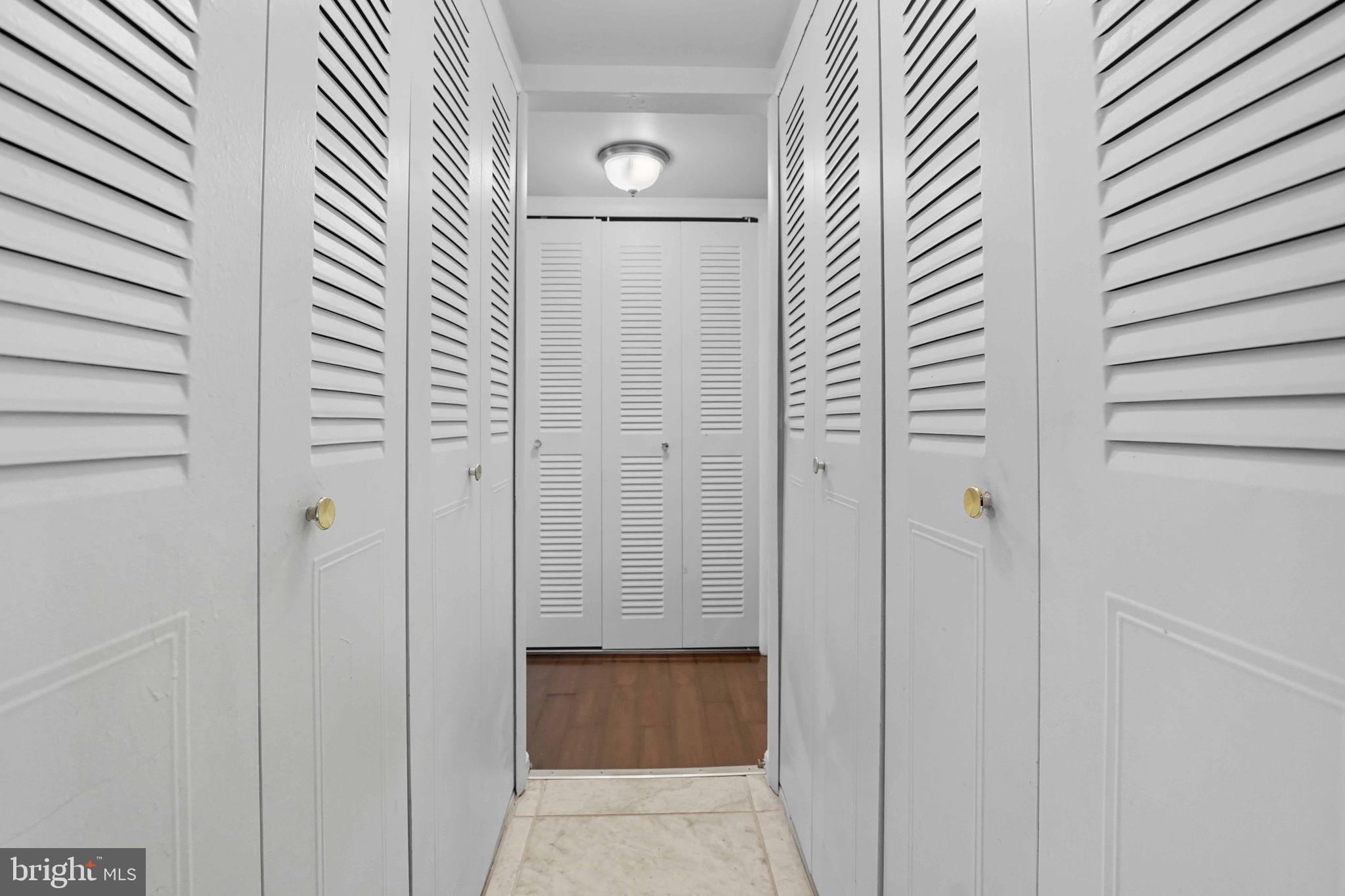 258 North Cottage Road Sterling, VA 20164 - Photo 10 of 33 a view of a bathroom