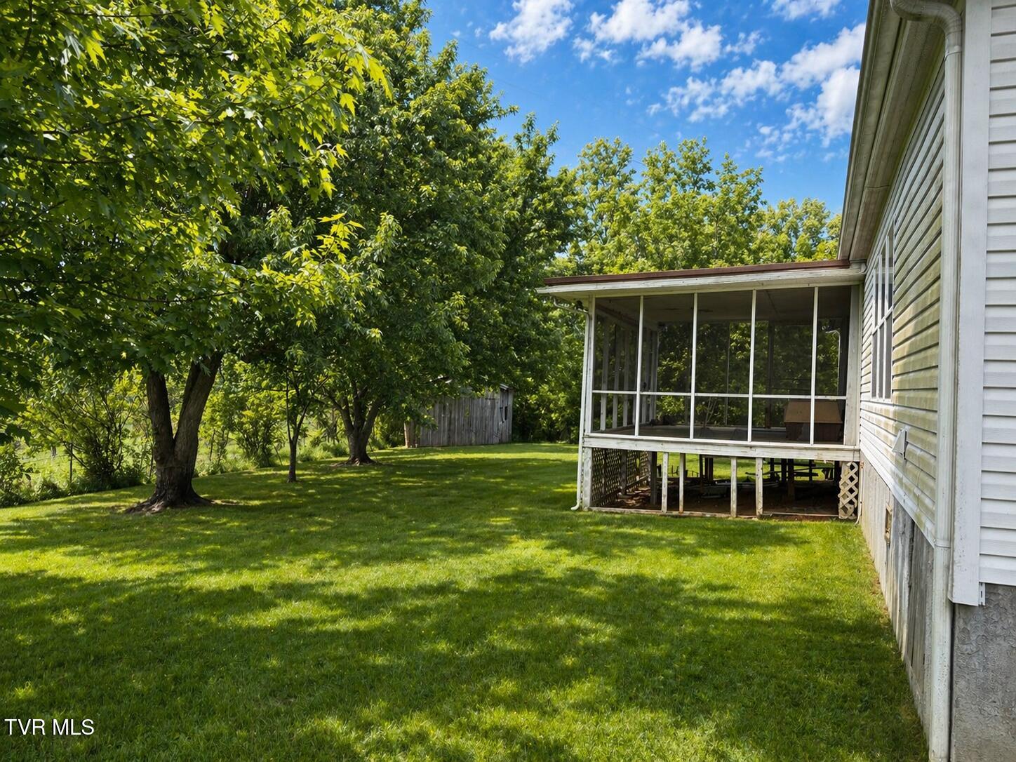 3810 West Allens Bridge Road Greeneville, TN 37743 - Photo 4 of 43 D016CEAA-62BE-4CF6-BA07-85CE6B23E20D
