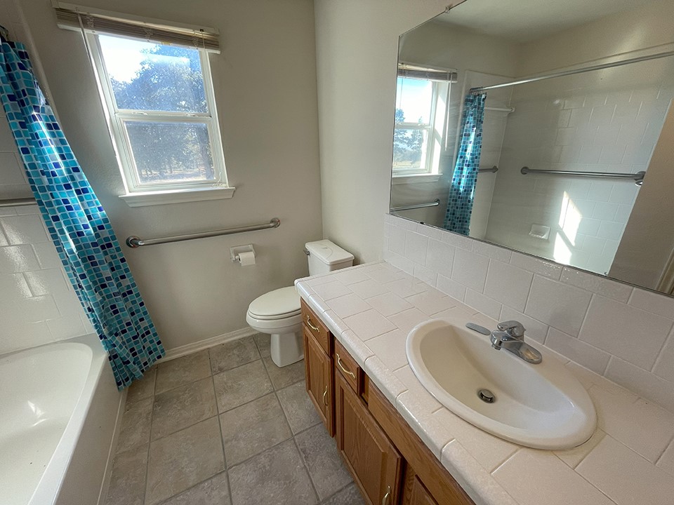 1111 Pine Ranch Road Seguin, TX 78155 - Photo 40 of 50 Guest house bathroom