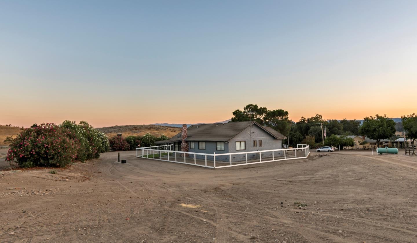 52019 Smith Road Bradley, CA 93426 - Photo 1 of 37 Gallery Image 1