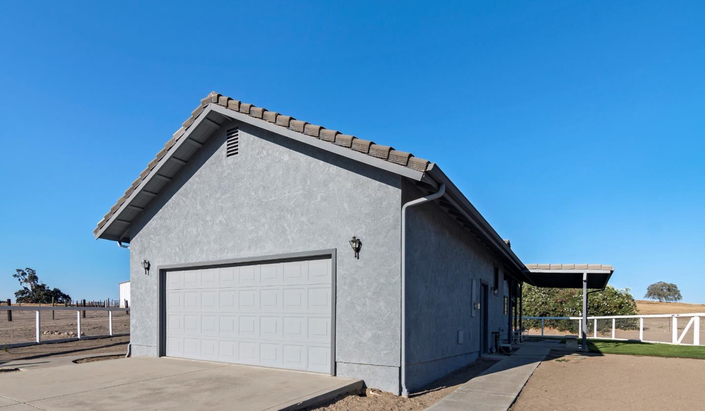 52019 Smith Road Bradley, CA 93426 - Photo 3 of 37 Gallery Image 3
